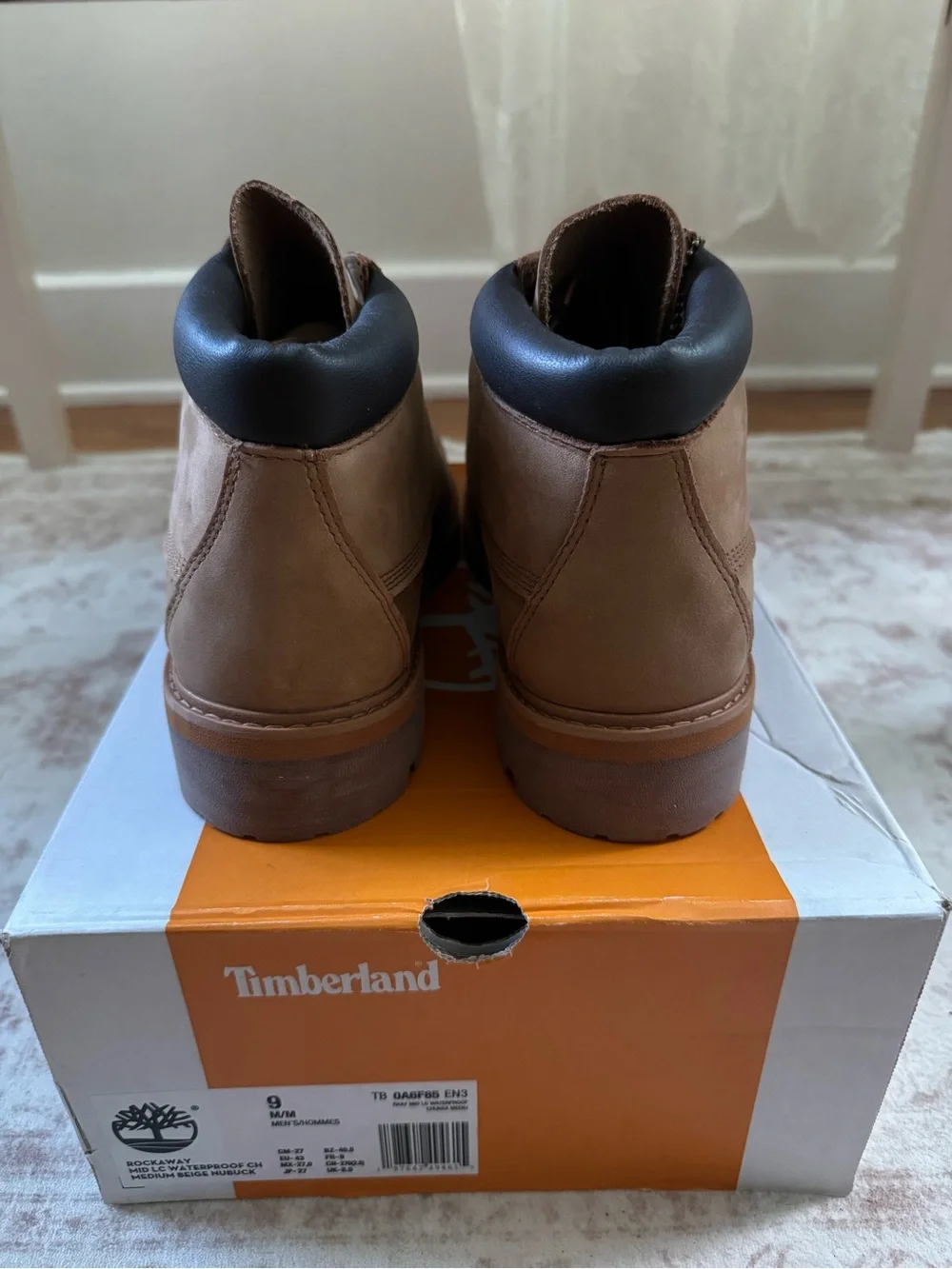 Timberland Men’s Medium Beige Nubuck Waterproof Leather Boots Size 9